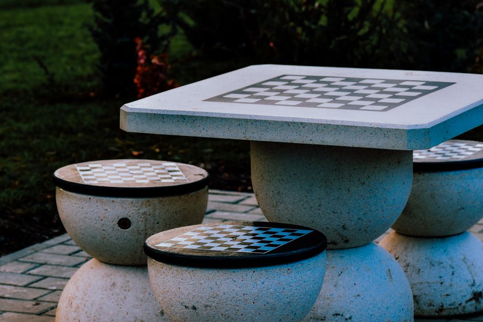 How to Play Chinese Checkers: Rules and Strategy