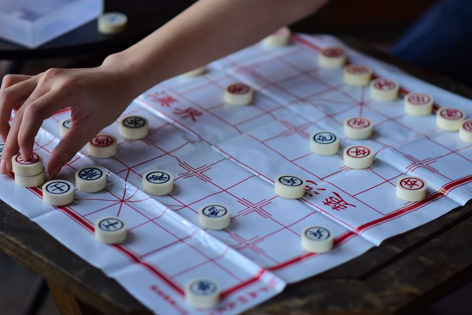 Gomoku (Five in a Row): Rules and Winning Strategy